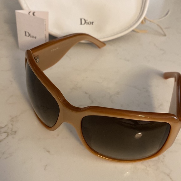 DIOR GORGEOUS SUNGLASSES - Picture 12 of 16